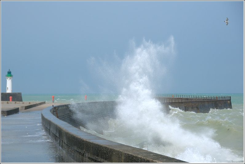 http://i56.photobucket.com/albums/g163/jyvais/Honfleur2011/St-V-en-Caux02.jpg