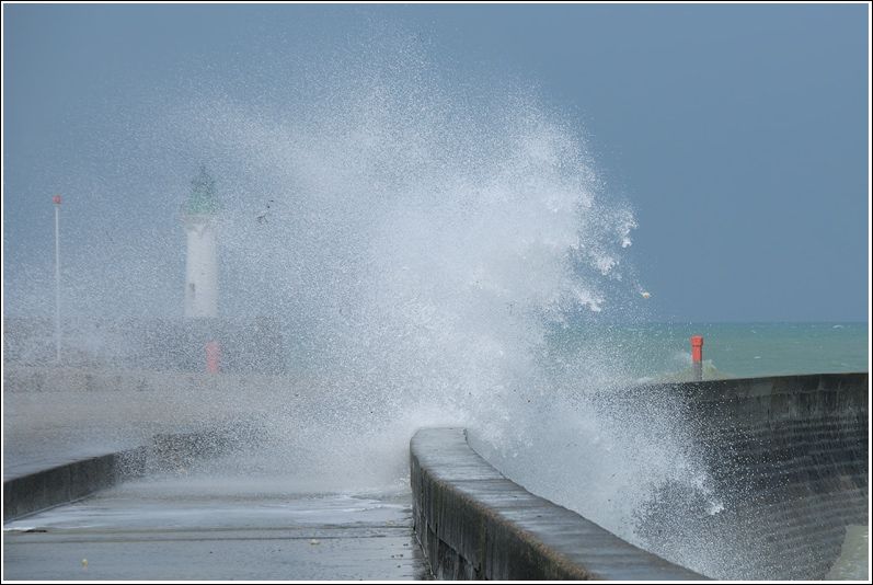 http://i56.photobucket.com/albums/g163/jyvais/Honfleur2011/St-V-en-Caux04.jpg