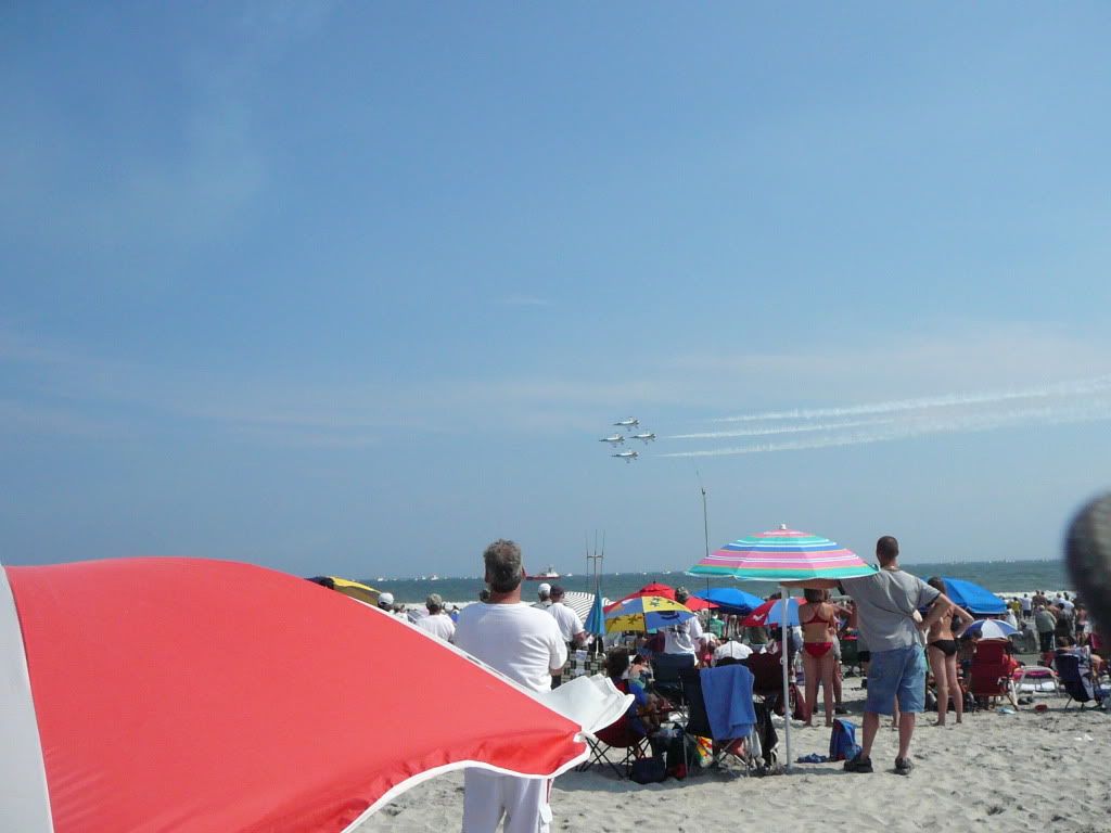 IMAGE: http://i56.photobucket.com/albums/g165/InfiniteGrim/AC09/P1080525.jpg