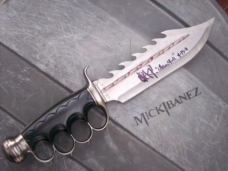 [Image: MickiKnife.jpg]