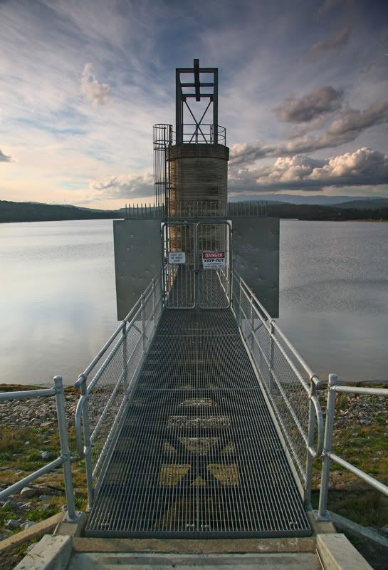 IMAGE: http://i56.photobucket.com/albums/g171/daleporter/Landscapes/laketower1-w.jpg