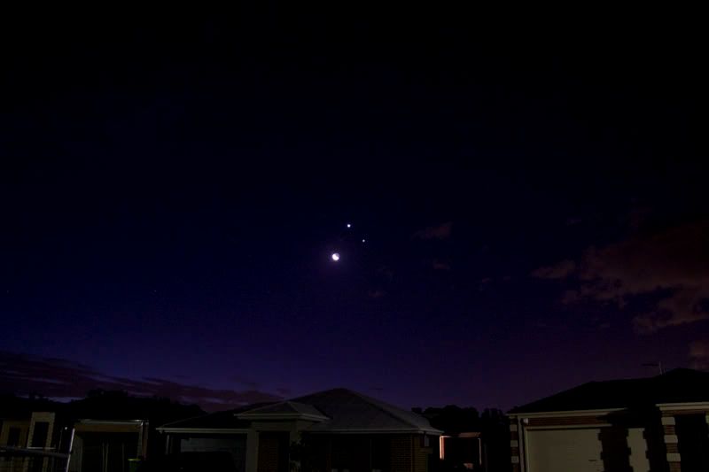 IMAGE: http://i56.photobucket.com/albums/g171/daleporter/Moon-Venus-Jupiter/moonvenusjupiter4.jpg