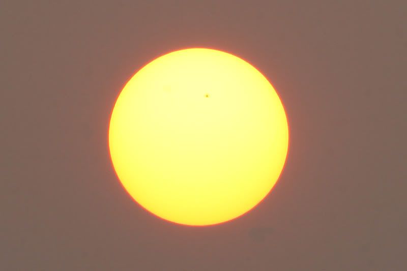 IMAGE: http://i56.photobucket.com/albums/g171/daleporter/Nature/redsun002-w.jpg