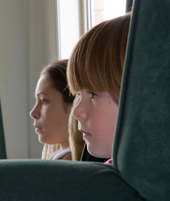 IMAGE: http://i56.photobucket.com/albums/g171/daleporter/People/lysrach1-w.jpg