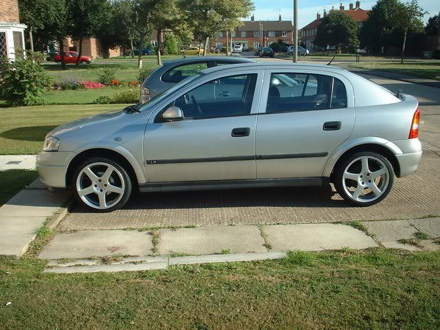 My missus has a 4 door silver mk4 and no way is it like that