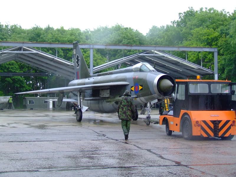 http://i56.photobucket.com/albums/g194/tigercatfan/Brunty250508/2008_0525Bruntingthorpe2505080288.jpg