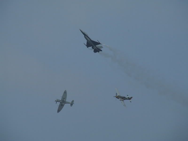 http://i56.photobucket.com/albums/g194/tigercatfan/Duxford%20141007/DSCF0293.jpg