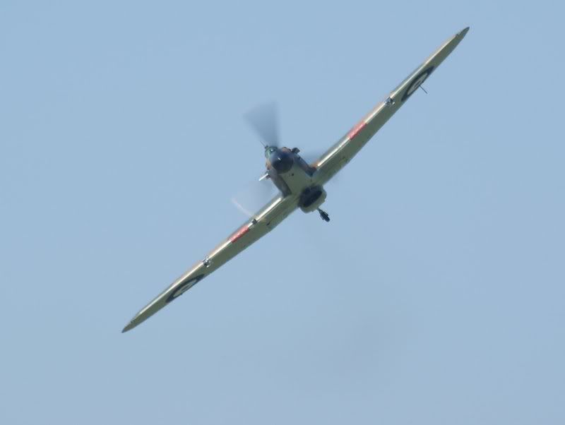 http://i56.photobucket.com/albums/g194/tigercatfan/Shoreham%202008/HurriMk11.jpg