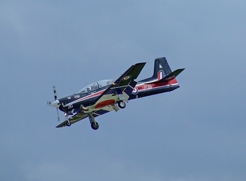 http://i56.photobucket.com/albums/g194/tigercatfan/Spring%20Show%202008/LandingTucano.jpg